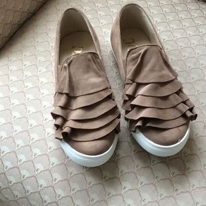 Ruffled slip-on sneakers